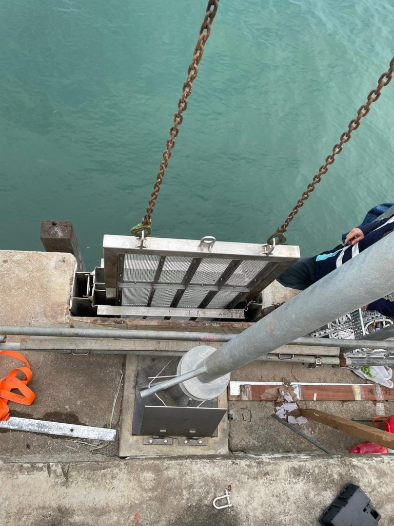 Replacement works to seawater intak screen at West Kowloon Cultural District